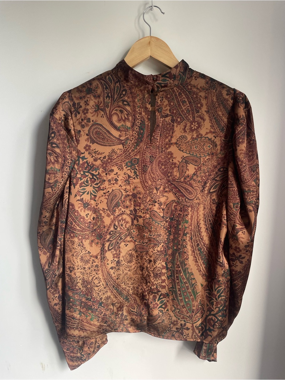 NWT H&M Women’s paisley blouse